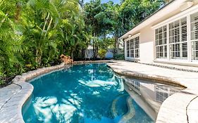 The Garden View 2-Bedroom Home Heated Pool